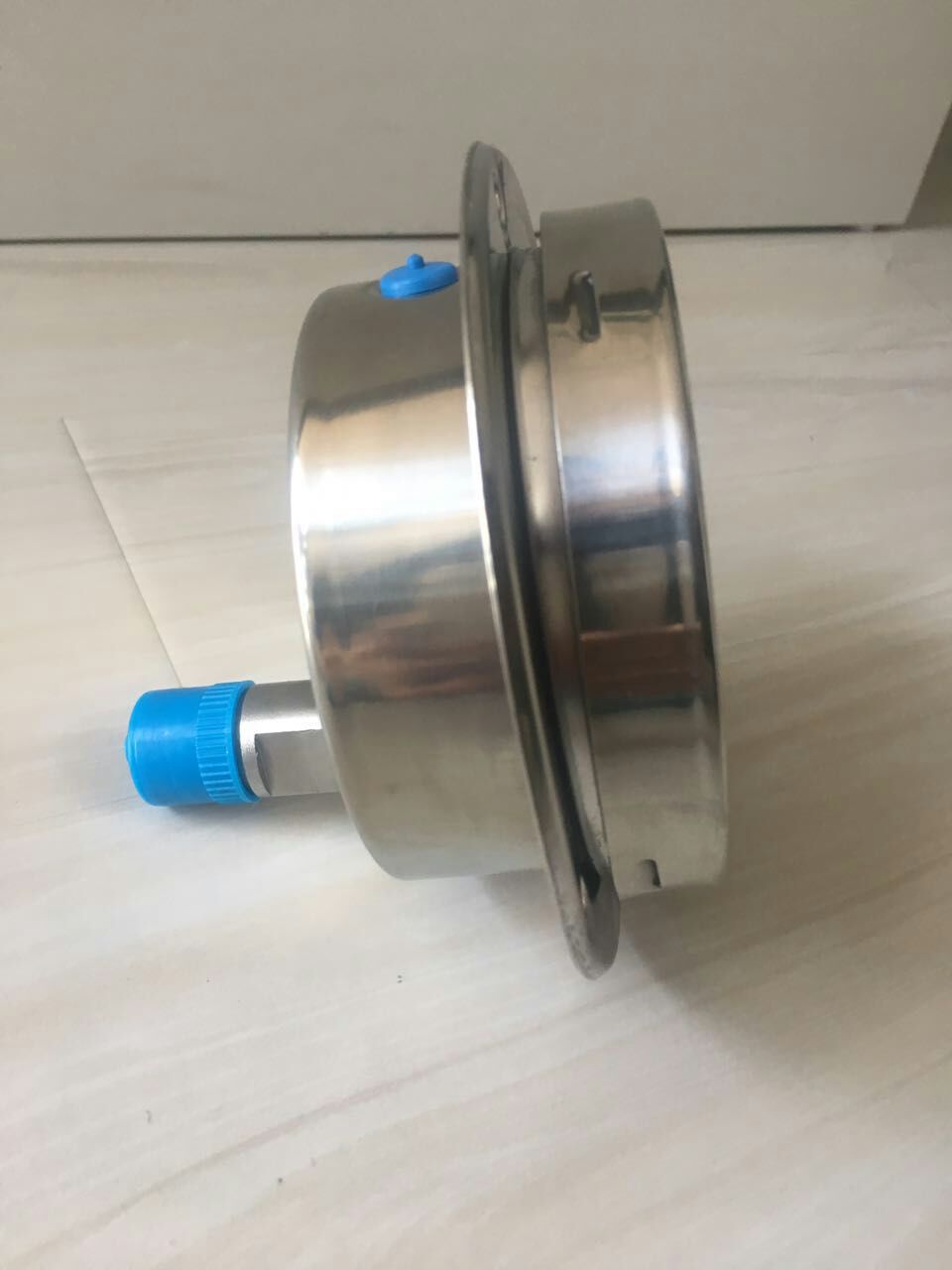YTFN-053轴向安装充油耐震压力表